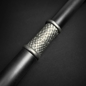Réplique d'épée médiévale de croisé en acier à haute teneur en carbone, utilisable d'une seule main, avec fourreau – Épée décorative de fantaisie pour LARP, Cosplay et - Product Image 4