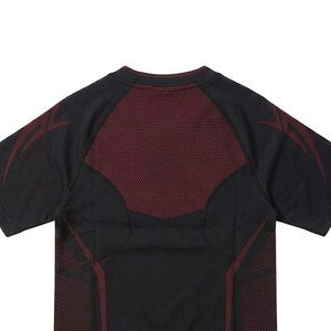 เสื้อรัดกล้ามเนื้อแขนสั้นสำหรับผู้ชาย สีดำแดง ผ้าตาข่าย แห้งเร็ว สำหรับออกกำลังกายและฝึกซ้อม - Product Image 5