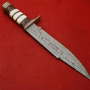 Cuchillo de caza de acero de Damasco con punta de clip y mango de madera, hoja recta de grado industrial para uso en exteriores, Short Sign Industry - Product Image 3