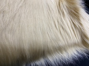 Tissu en fausse fourrure de luxe beige à poils longs de 100 mm en acrylique et polyester, haute qualité Thaïlande - Product Image 6