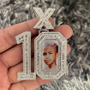 Pendentif Hip Hop en Moissanite Personnalisé avec Diamant Moissanite VVS et Pendentifs Prénoms, Collier Iced Out pour la Vente en Gros - Product Image 1
