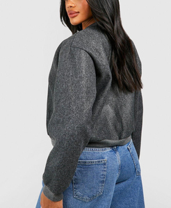 Chaqueta Corta de Mujer a Cuadros de Lana Acolchada Estilo Universitario Streetwear con Cuello Alto y Mangas Largas con Bordado de Béisbol - Product Image 6