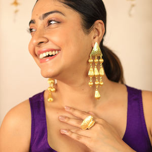 Pendientes de Campana de Latón Chapados en Oro Hechos a Mano – Joyería Étnica de Impacto para Mujer - Product Image 3