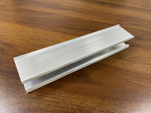 Profilé en aluminium AL6005-T6 pour système de montage de panneaux solaires sur toiture métallique, vente en gros - Product Image 4