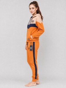 Conjunto Deportivo Personalizado para Mujer, Ropa Deportiva con Construcción de Calidad, Ajuste Cómodo y Apariencia Elegante para Equipos de Fitness - Product Image 4