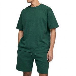 Ensemble coordonné minimaliste vert forêt unisexe pour homme, t-shirt en coton premium et short à cordon de serrage, tenue d'été essentielle et élégante - Product Image 1