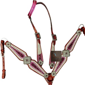 ASHMIRA EQUESTRIAN Ensemble de harnais de poitrail et de têtière à une oreille en cuir marron fait main, orné de cristaux roses et de clous, style Western - Product Image 1