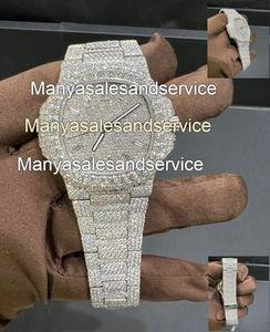 Montre de luxe antique Hip Hop en or blanc, diamant, moissanite et verre, résistante à l'eau 10 ATM, entièrement sertie de pierres, en acier inoxydable, double mouvement - Product Image 1