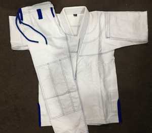 Uniforme de judo blanc avec bordure bleue, vêtements d'arts martiaux en coton durable, équipement d'entraînement unisexe, vente en gros - Product Image 1