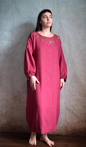 Vestido Túnica de Lino Puro Bordado a Mano, Diseño Floral Artesanal en el Cuello, con Elegantes Mangas Abullonadas y Estilo Boho Sostenible - Product Image 2