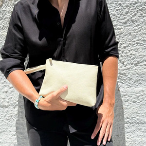Bolso de viaje tipo clutch de cuero premium, organizador diseñado para pasaportes, tarjetas, teléfono, efectivo y accesorios esenciales, en venta. - Product Image 2