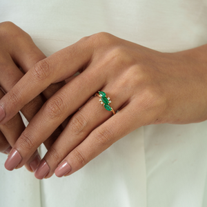 Nuevo Anillo Apilable de Tres Piedras de Oro Amarillo Puro de 14K con Esmeralda y Diamantes, Joyería Fina con Piedras Preciosas Personalizada, en Oferta - Product Image 4