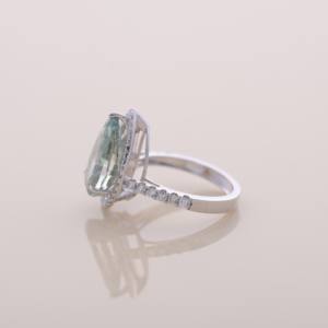 แหวนเพชรทรงลูกแพร์สีเขียวเพาะเลี้ยงในห้องปฏิบัติการ ประดับด้วยเพชรแบบฮาโล วงแหวนแบบพาเว่ ทอง 9K สีเหลือง/ขาว/โรสโกลด์ |   รับรองโดย IGI ชุบโรเดียม หรูหรา สั่งทำพิเศษ - Product Image 2