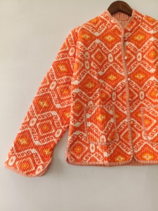 Veste matelassée en coton réversible faite à la main, imprimé indien et motif floral bohème, pour l'hiver et l'été - Product Image 3