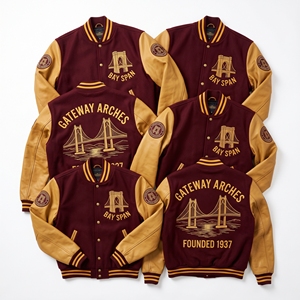Chaqueta Letterman al por mayor, cuerpo de lana color carbón, mangas de cuero color rosa empolvado, bordado de arco de viaducto, abrigo universitario de béisbol - Product Image 3