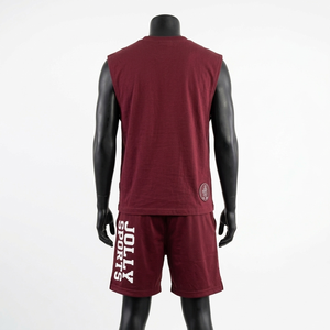 Conjunto deportivo para hombre de camiseta sin mangas de jersey de algodón premium de 220 GSM y pantalones cortos de malla, color granate, con impresión de logotipo personalizado. - Product Image 3