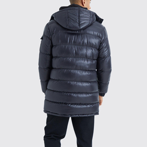 Blouson matelassé thermoréactif qui change de couleur selon la température, idéal pour les marques de streetwear et la mode personnalisée - Product Image 4
