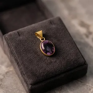 Collier pendentif sportif pour femme en alliage de zinc plaqué or avec cabochon d'améthyste en forme de poire, bijou en pierre précieuse naturelle violette - Product Image 1