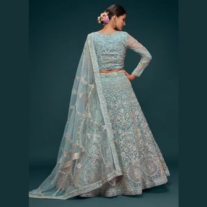 Lehenga Choli de Diseño con Bordado de Hilo Zari Badla, Lentejuelas y Dori, con Dupatta - Product Image 6