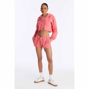 Conjunto de dos piezas casual de top corto con capucha de forro polar rosa y shorts para mujer, ajuste holgado, color liso, tejido de punto, ideal para primavera y verano. - Product Image 3
