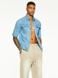 Chemise en jean à manches courtes pour homme, décontractée, mode estivale, boutonnée, légère, respirante, tissu doux, coupe décontractée, pour usage quotidien - Product Image 3