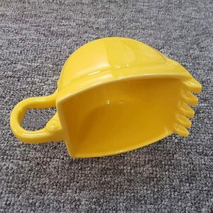 Mug à café en porcelaine fine de couleur bordeaux en forme de cœur, avec logo personnalisé, idéal pour les cadeaux promotionnels, résistant au lave-vaisselle et au micro-ondes - Product Image 5