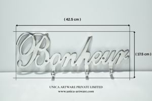 Gancho de Pared Decorativo Bonheur, Organizador de Pared con Letras Decorativas de Lujo, Porta Llaves Moderno de Aluminio, Disponible para la Venta - Product Image 6
