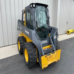Cargadora compacta John Deere 324G premium con potente rendimiento y sistema hidráulico confiable al mejor precio - Product Image 6