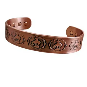 Brazalete Abierto Magnético de Cobre Puro con Grabado de Llave Griega, Joyería Metálica de Moda con Diseño Exquisito - Product Image 2
