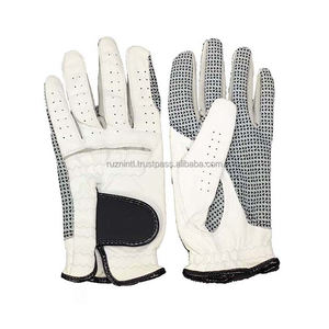 Gants de golf de qualité supérieure avec un design respirant et une prise en main antidérapante, parfaits pour un swing précis et le jeu sur terrain extérieur - Product Image 2