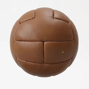 Ballon de football vintage en cuir de qualité supérieure, style rétro, artisanal, style antique, objet de collection, cadeau sportif personnalisé, à vendre - Product Image 4