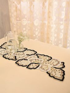 Camino de Mesa Bordado con Flores y Borde Cosido en Marrón para Decoración del Hogar - Product Image 6