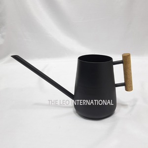 Arrosoir moderne de luxe en métal galvanisé avec finition en acier, idéal pour l'intérieur, le balcon, la fleuriculture et l'entretien des plantes - Product Image 5
