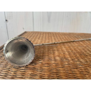 Excelente flor curvada a mano diseñada latón vela apagar accesorios decoración del hogar velas y fragancia por Azora Industries - Product Image 4