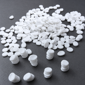 Meilleur prix, produit phare : Granulés de carbonate de calcium (masterbatch) en forme de remplissage, couleur blanc naturel, matière première pour bidons. - Product Image 1