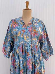 Vestido midi de algodón con estampado floral a mano - Cuello en V estilo bohemio - Product Image 3