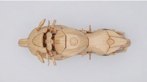 Sculpture de moto en bois faite à la main, écologique, art minimaliste, décoration de mariage, pièce de présentation de table personnalisable - Product Image 5