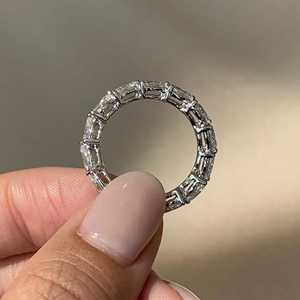 แหวนเพชรทรงลูกแพร์ขนาด 2.20 กะรัต สวยงามอลังการ ฝังเพชรเต็มวง บนตัวเรือนทอง 14K ดีไซน์หรูหรา เหมาะสำหรับเป็นแหวนแต่งงานเพื่อแทนความรักนิรันดร์ - Product Image 3