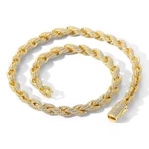 Cadena de eslabones de 9 mm con diseño de cuerda trenzada, con diamantes CVD de laboratorio engastados en pavé, cierre tipo caja, de plata 925, estilo streetwear, de RAAMAA - Product Image 1