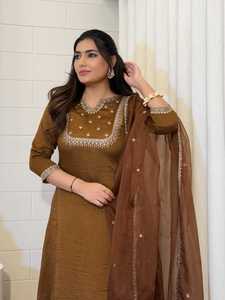 Conjunto de Kurta de Seda Marrón con Bordado de Pedrería, Ropa Tradicional India y Pakistaní para Mujer, Estilo Casual de Primavera/Verano - Product Image 3