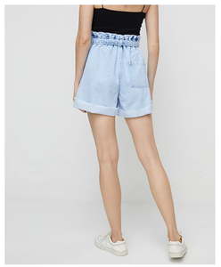 Shorts de mezclilla casuales de verano personalizados, de cintura alta, estilo con cinturón, rasgados, azul claro, elegantes, de talle alto, con cinturón de lazo - Product Image 4
