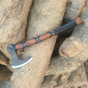 Hacha de Camping de Grado Industrial para Exteriores con Mango de Madera y Cabeza de Acero de Alta Calidad, Adecuada para Supervivencia, Bushcraft y Corte de Leña - Product Image 3
