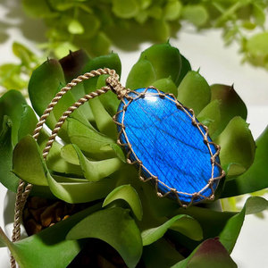 Collar de Labradorita Hecho a Mano, Colgante de Piedra Azul Natural, Cordón Ajustable, Joyería Artesanal Boho con Piedras Preciosas - Product Image 4