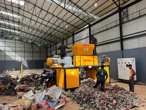 Broyeur de plastique élégant MSW à double arbre semi-automatique, capacité 5000 kg/h, machines de broyage de plastique - Product Image 2