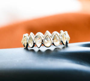 Anillo de eternidad de cuarzo rutilado dorado natural de lujo premium, engastado en plata de ley 925 - Product Image 1