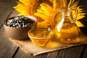 Wholesale Sunflower Oil <b>Light</b> Taste Healthy Vegetable Oil For Restaurants Food Production And Distribution - Product Image 1