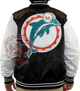 Veste universitaire personnalisée en satin noir pour homme, veste bomber à manches blanches, vente en gros, broderie du logo de l'équipe, vêtements de sport de baseball - Product Image 1