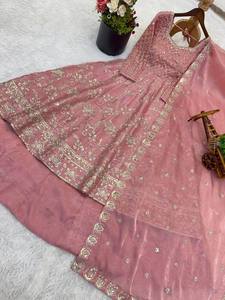 Conjunto de Lehenga y Dupatta de Algodón Micro Pesado GMY con Bordado de Seda y Lentejuelas, con Mangas - Product Image 6