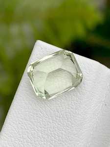 ZUBEDA GEMS JEWELRY พลอยเบริลสีเหลืองเฮลิโอดอร์ธรรมชาติ รับรองโดยผู้ตรวจสอบอิสระ น้ำหนัก 2.00 กะรัต รูปทรงคุชชั่น เจียระไนแบบเหลี่ยม พลอยหลวมจากรัฐราชสถาน - Product Image 2