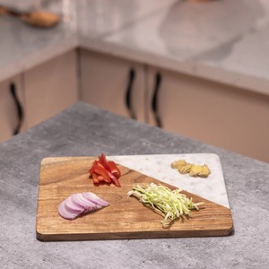Tablas de cortar rectangulares de madera de acacia y mármol grandes, personalizadas, de calidad premium, con asa, aptas para lavavajillas y ecológicas. - Product Image 1